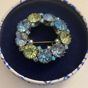 Elegant Weiss Hand Crafted Brooch